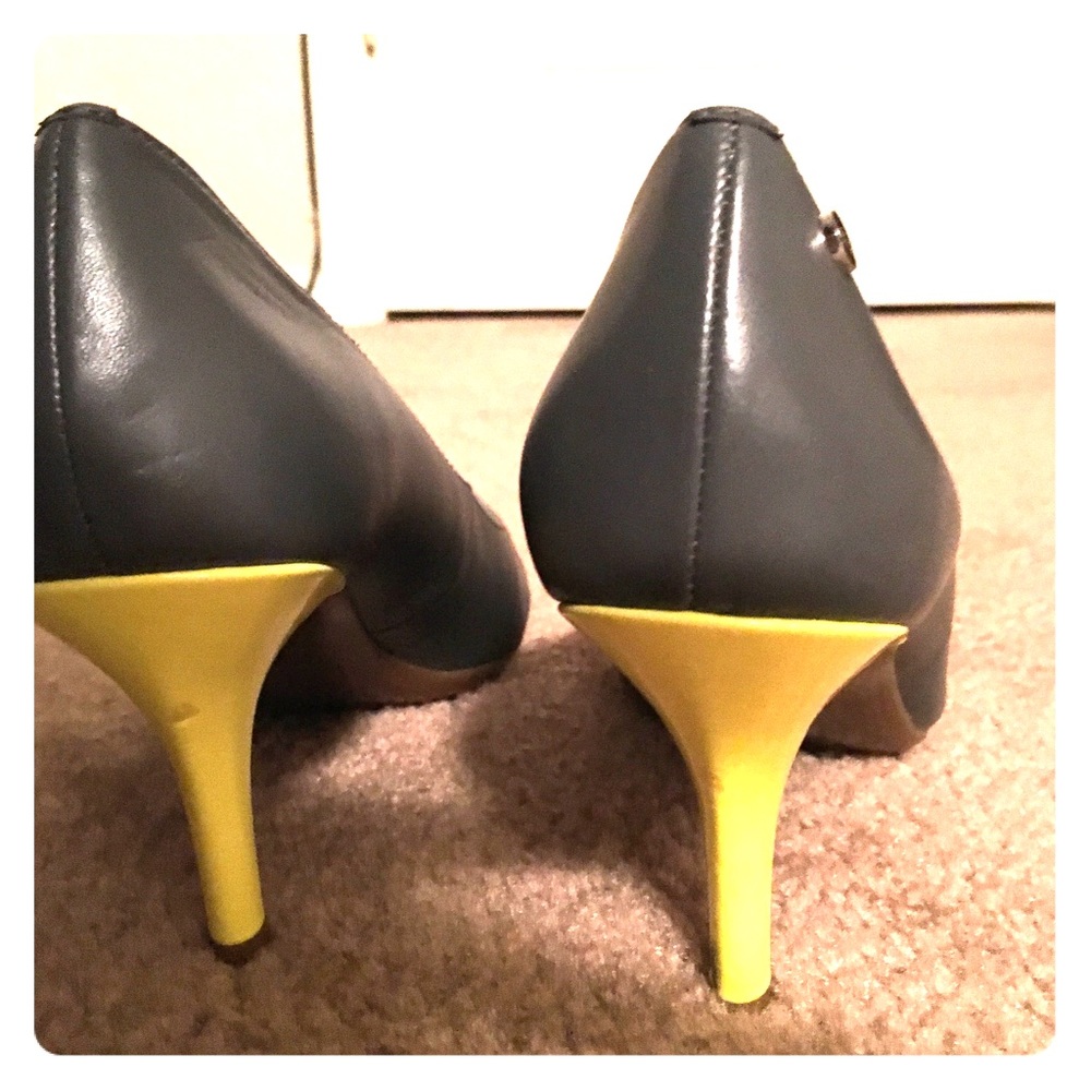 Calvin Klein Grey/Yellow 3”heel gorgeous heel